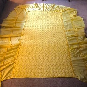 Vintage Single Bed Yellow Ruffled Bedspread 106” x 56” Great Shape